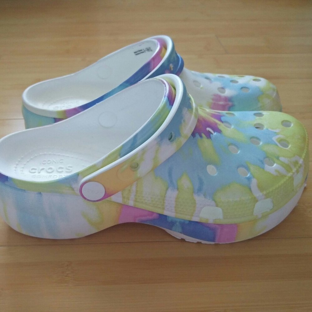 -NEW- Crocs Classic Platform Clogs Tie Dye 8 - Picture 3 of 15